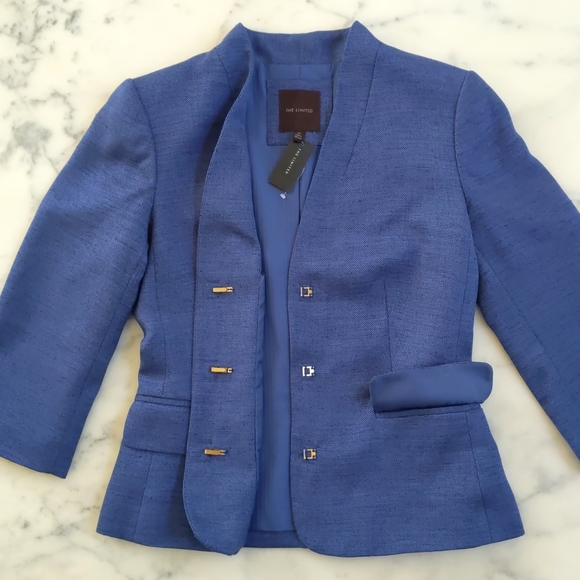 NWT. The Limited Fully lined blazer with 3/4 sleeve and real pockets. - Picture 6 of 6